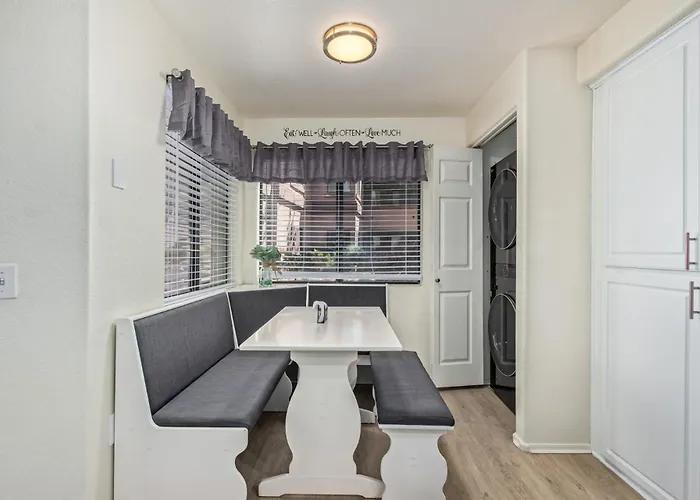 Apartment Stunning 3 Bedroom In The Heart Of