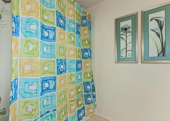 Stunning 3 Bedroom In The Heart Of Apartment *