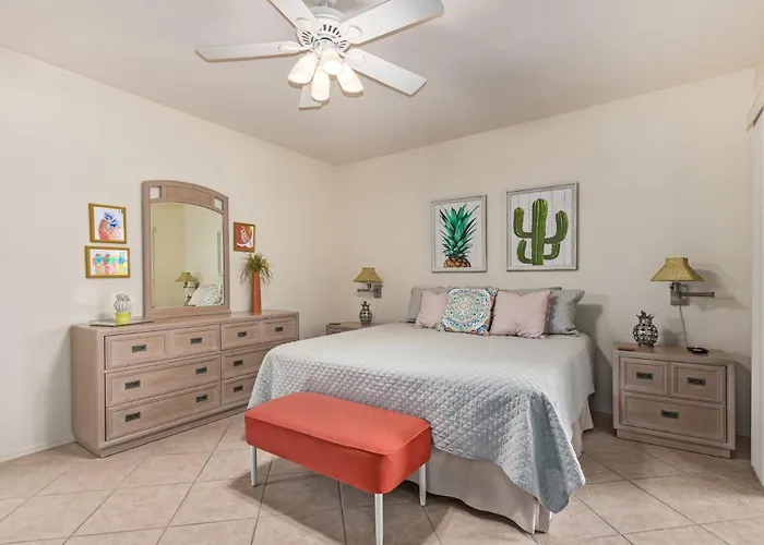 Apartment Stunning 3 Bedroom In The Heart Of *
