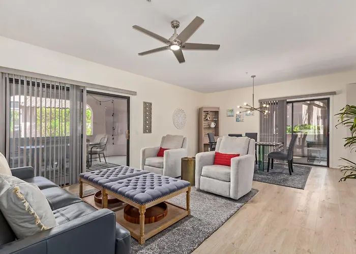 Apartment Stunning 3 Bedroom In The Heart Of *
