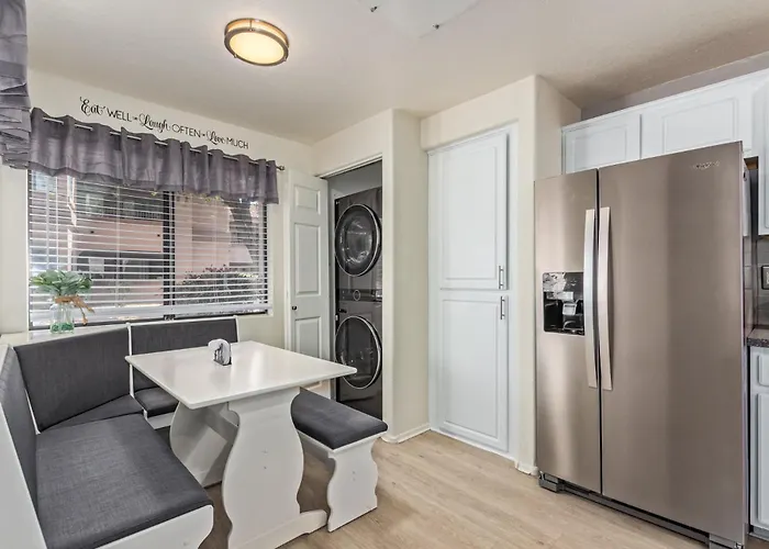 Stunning 3 Bedroom In The Heart Of Apartment