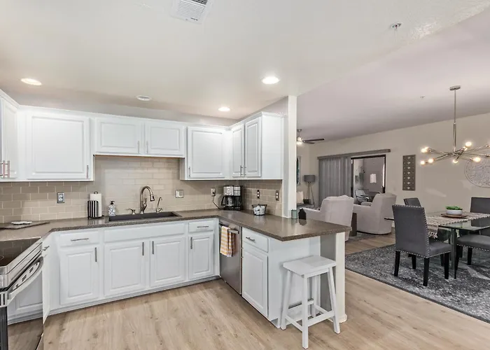 Apartment Stunning 3 Bedroom In The Heart Of