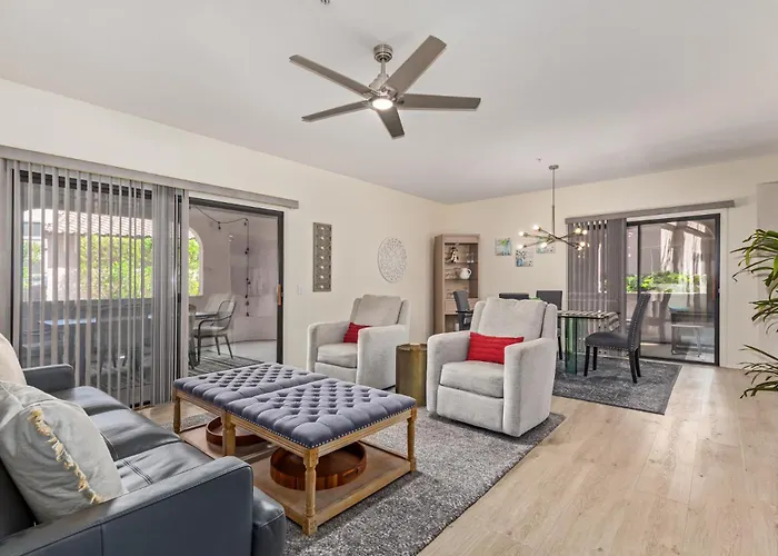 Apartment Stunning 3 Bedroom In The Heart Of *