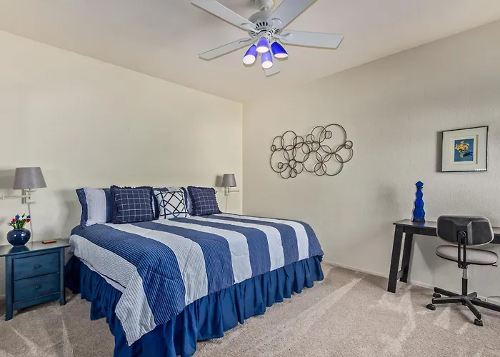 Apartment Stunning 3 Bedroom In The Heart Of *