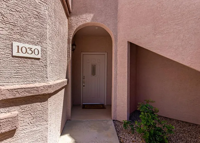 Stunning 3 Bedroom In The Heart Of Apartment